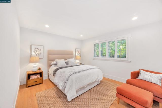 Image 29 of 53 For 942 Raintree Pl