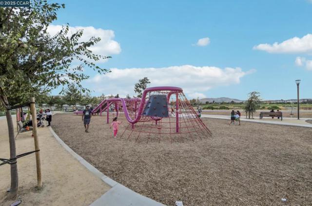 5565 Holly Bay Avenue, Dublin CA: https://media.crmls.org/mediaz/c6a7ae4c-e809-46cd-b88c-e2fe5b10813a.jpg