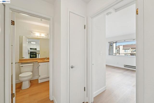 39206 Guardino Dr, Fremont CA: https://media.crmls.org/mediaz/c6a7f426-2baa-4147-9fb4-5faa99f73f03.jpg