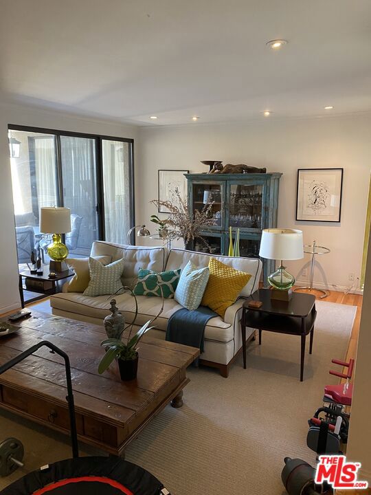 8455 Fountain Avenue, West Hollywood CA: https://media.crmls.org/mediaz/c6a7f797-c878-4174-adb3-325a0776cda2.jpg