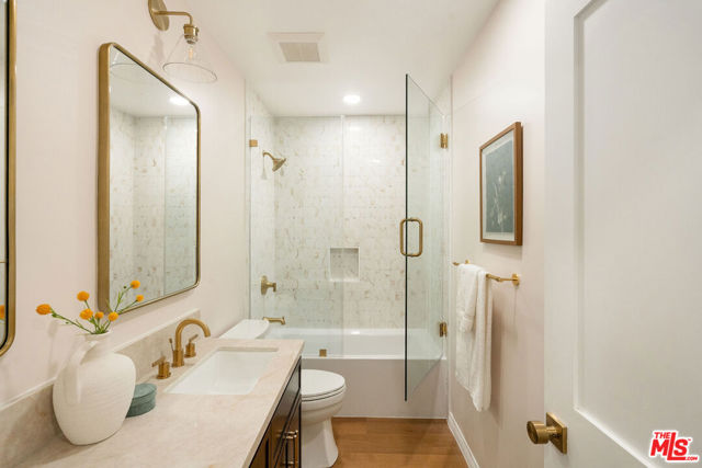 5103 Parkglen Avenue, Los Angeles CA: https://media.crmls.org/mediaz/c6a95538-78b8-44a4-a714-f4682daeff2b.jpg