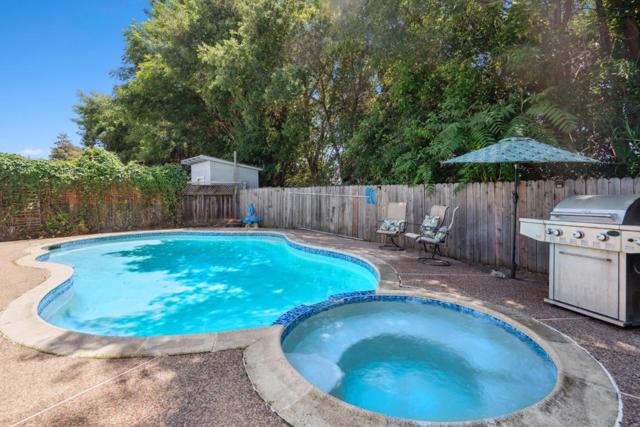 32027 Carroll Avenue, Hayward CA: https://media.crmls.org/mediaz/c6a965e2-2c29-4942-98ec-33c13f60d0fb.jpg