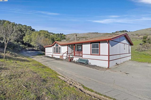 10250 Crow Canyon Rd, Castro Valley CA: https://media.crmls.org/mediaz/c6a969ad-a828-4288-b8c9-1b0f1612b979.jpg