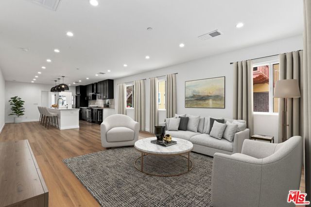 2700 S Palm Grove Avenue, Los Angeles CA: https://media.crmls.org/mediaz/c6a97954-2d4b-48e6-91ae-fe9d58f7500c.jpg