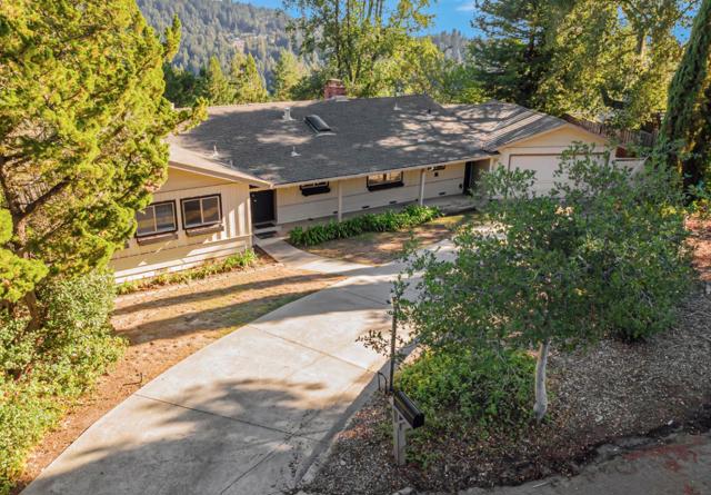 23492 Sunset Drive, Los Gatos CA: https://media.crmls.org/mediaz/c6a991de-c2dc-4cb9-827b-f876df343c64.jpg