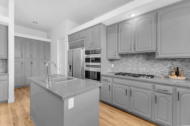 29 El Roble Court, Rancho Mirage CA: https://media.crmls.org/mediaz/c6a9ac5c-3767-45f3-bacc-0542668c6619.jpg