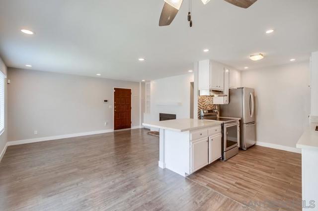 5025 Collwood Way, San Diego CA: https://media.crmls.org/mediaz/c6aa0d80-1a97-4ffb-830e-33540a810cd2.jpg