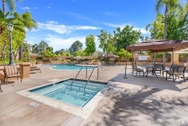 12362 Carmel Country Rd, San Diego CA: https://media.crmls.org/mediaz/c6aa3012-9956-4ae6-aeb2-928bc46f7a1b.jpg