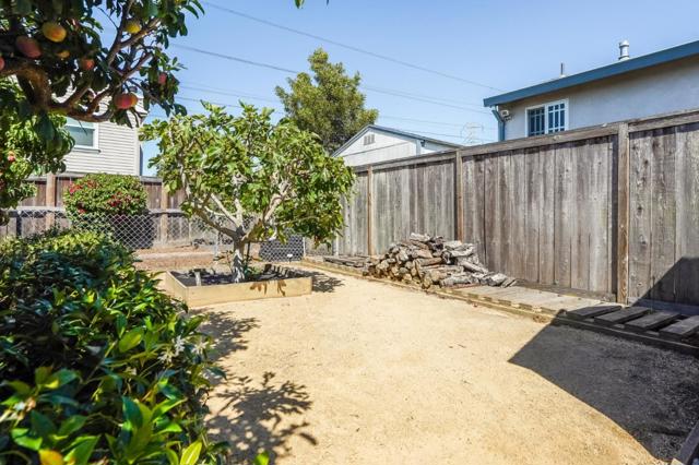 16 N Rochester Street, San Mateo CA: https://media.crmls.org/mediaz/c6aa77ad-a9e8-4b84-903c-58f7fc430aa6.jpg