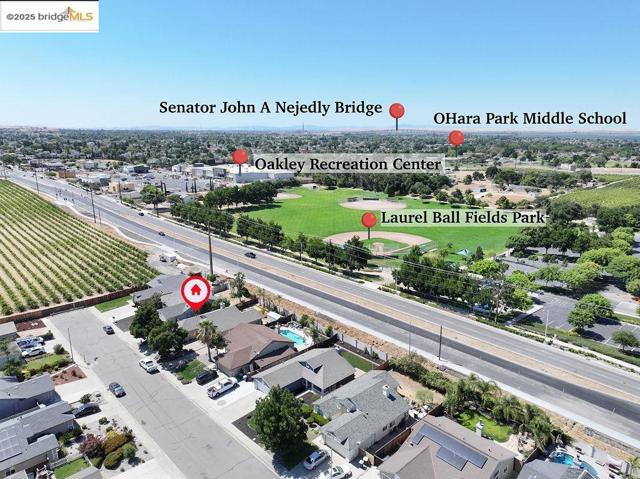 668 Miller Dr, Oakley CA: https://media.crmls.org/mediaz/c6aa9062-3ce7-4712-9e64-8679e07319d4.jpg