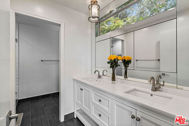 3444 Cloudcroft Drive, Malibu CA: https://media.crmls.org/mediaz/c6aac927-e96c-49ab-a7a7-d95d6193dce3.jpg