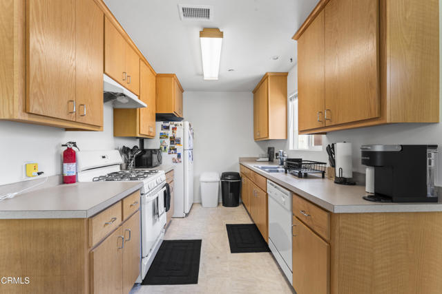 Detail Gallery Image 29 of 39 For 130 132 Virginia Dr, Ventura,  CA 93003 - 3 Beds | 2 Baths