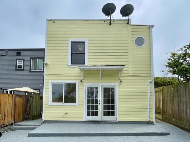 32 Cross Street, San Francisco CA: https://media.crmls.org/mediaz/c6ab69a1-3de3-499c-9c74-0b685933ba00.jpg