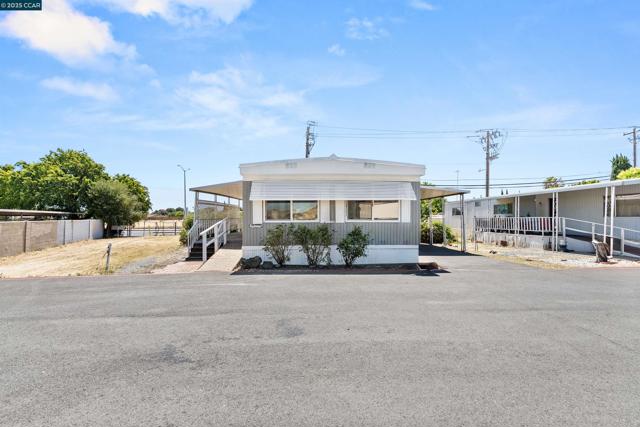 3301 Buchanan Road, Antioch CA: https://media.crmls.org/mediaz/c6aba416-4755-4081-81ed-dbb71058802b.jpg