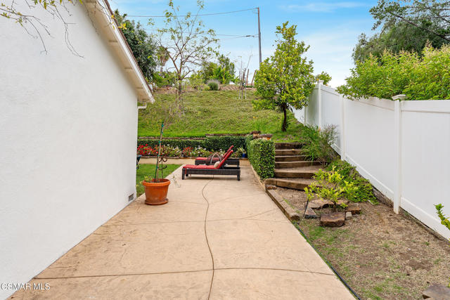 566 Rancho Road, Thousand Oaks CA: https://media.crmls.org/mediaz/c6abdd5d-3927-4ac8-89f4-0411630ca636.jpg