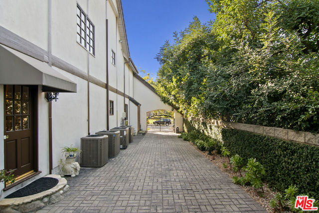 Image 29 of 38 For 4618 Westchester Drive