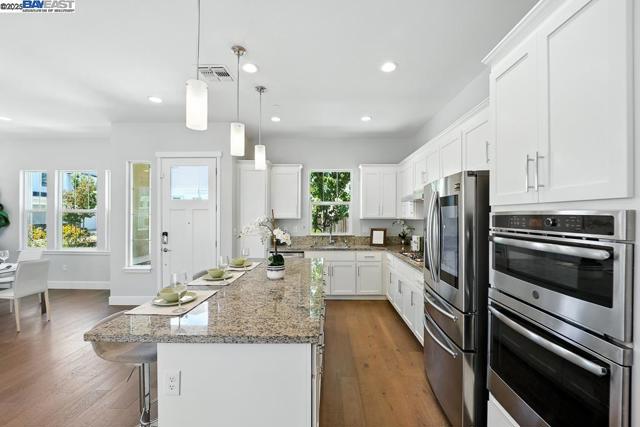 8360 Marine Way, Newark CA: https://media.crmls.org/mediaz/c6ac18f0-da93-45ee-a852-ea6999d74b70.jpg