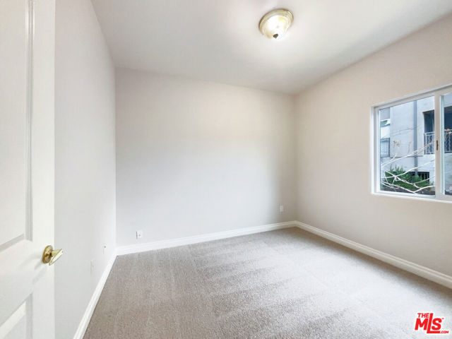 10160 Fernglen Avenue, 5 photo 5