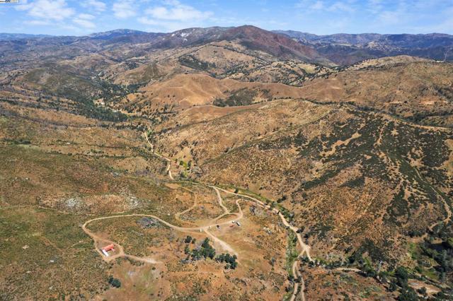 11821 Del Puerto Canyon Rd, Livermore CA: https://media.crmls.org/mediaz/c6adb068-1dec-44cb-a3ac-f5ac2ac83081.jpg