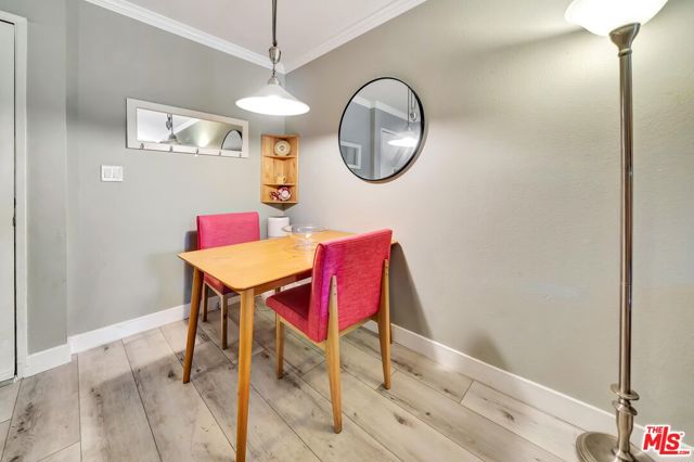 320 S Ardmore Avenue, Los Angeles CA: https://media.crmls.org/mediaz/c6ae1b89-fa6e-4315-acd5-ba284ebb015d.jpg