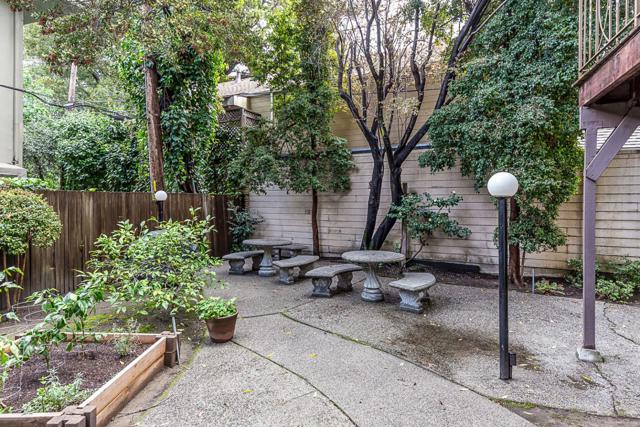 1121 Douglas Avenue, Burlingame CA: https://media.crmls.org/mediaz/c6ae1e5b-488a-46ab-bc2a-186b39d9de69.jpg