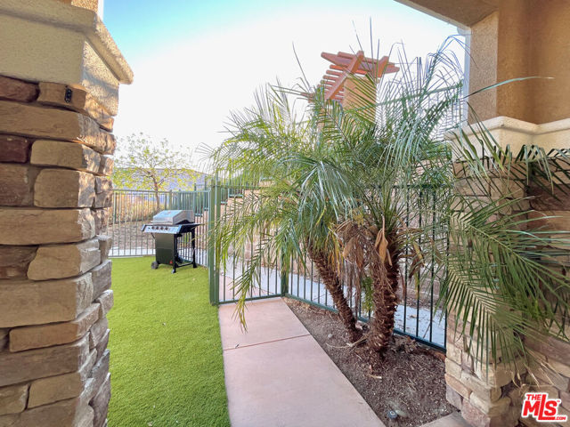 16414 W Nicklaus Drive,  CA: https://media.crmls.org/mediaz/c6aed5d2-748d-47d2-a4f4-1cc9ee1948de.jpg