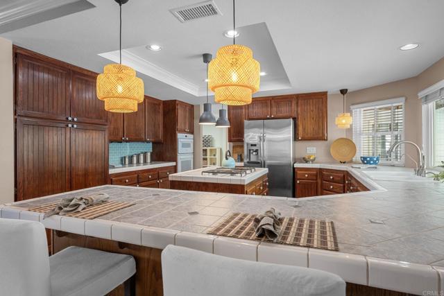 620 Lacrosse Place, Escondido CA: https://media.crmls.org/mediaz/c6af3b71-a7db-457e-bdac-4ee64085e2cc.jpg