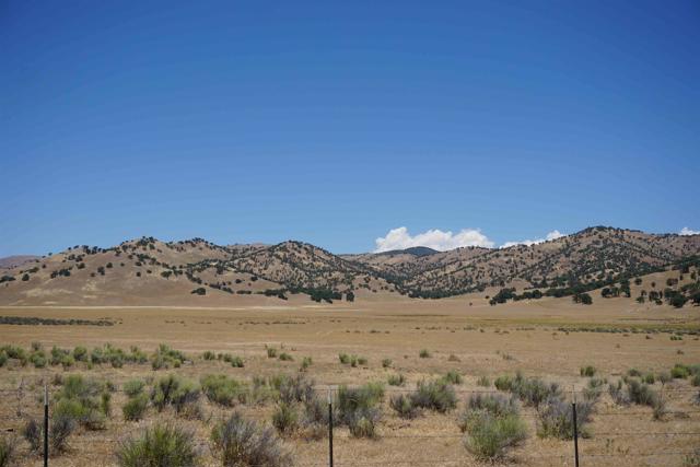 0 N of Challenger and Hwy 58, Tehachapi CA: https://media.crmls.org/mediaz/c6af47ca-19ad-4efb-bf73-990e51a83550.jpg