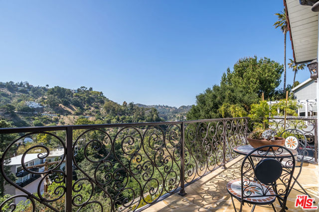 8149 Mannix Drive, Los Angeles CA: https://media.crmls.org/mediaz/c6afccb7-f8d1-4431-ac8d-579ffbbb1fa7.jpg