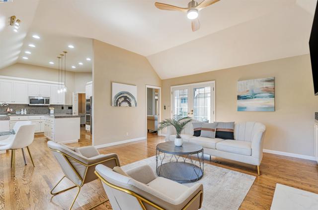 158 Golden Ridge Rd, Alamo CA: https://media.crmls.org/mediaz/c6b00955-ccef-4e7b-8d6a-cf0e2ca184b3.jpg