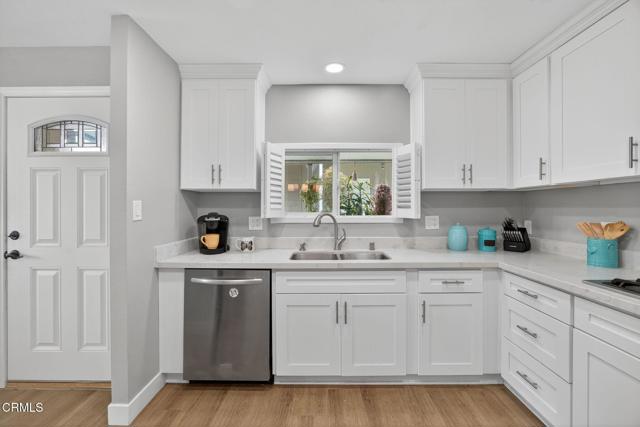 176 Chaucer Lane, Ventura CA: https://media.crmls.org/mediaz/c6b06a16-1e7c-48b0-861e-d36d193d9d7c.jpg