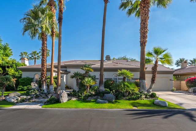 56 Oakmont Drive, Rancho Mirage CA: https://media.crmls.org/mediaz/c6b06d3d-45e8-40b4-a9c5-2e55caea8690.jpg