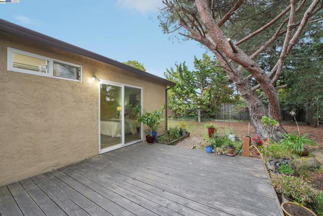 4942 Rocklin Dr, Union City CA: https://media.crmls.org/mediaz/c6b0d8eb-7eb1-42e1-b3e6-6efb335b46fa.jpg