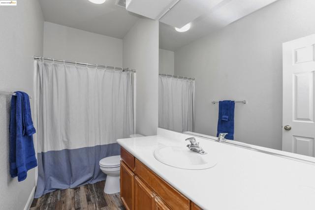 1212 landover, Brentwood CA: https://media.crmls.org/mediaz/c6b117bb-042b-4404-8a24-06f2797aa1b4.jpg