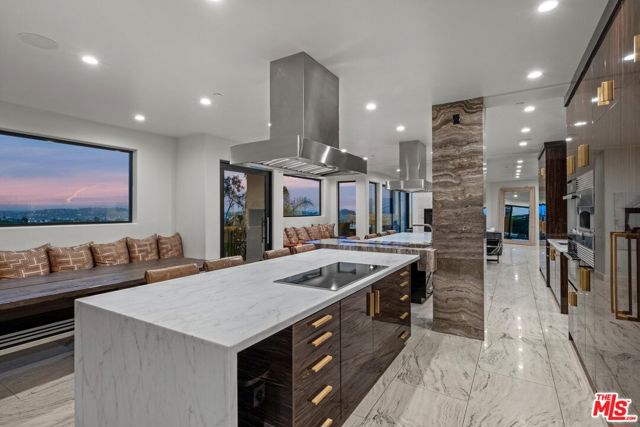 4733 Bonvue Avenue, Los Angeles CA: https://media.crmls.org/mediaz/c6b126d2-d231-44de-b462-a4dabf0d78aa.jpg
