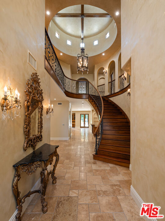 265 N Kenter Avenue, Los Angeles CA: https://media.crmls.org/mediaz/c6b1b67d-54e2-4aa7-9f72-3b5cf518ed11.jpg