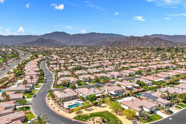 79976 Castille Drive, La Quinta CA: https://media.crmls.org/mediaz/c6b20132-c9e7-4a22-a2e9-aa16ac1d737c.jpg