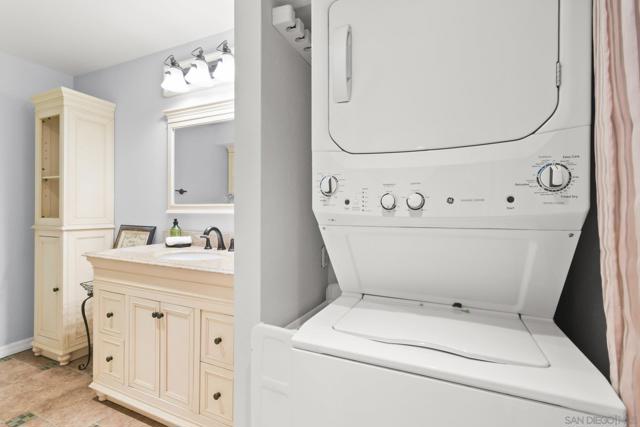 10325 Caminito Cuervo, San Diego CA: https://media.crmls.org/mediaz/c6b34a3d-9c3f-48a6-b71d-e1223bc6f3c5.jpg