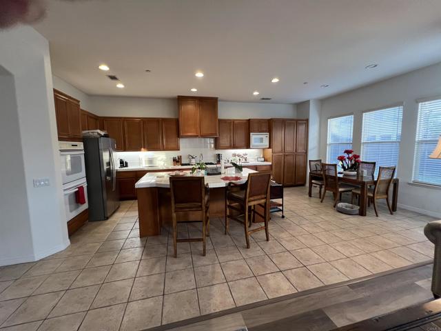 Detail Gallery Image 8 of 21 For 10623 Paseo Allegria Ave, San Diego,  CA 92127 - 3 Beds | 3 Baths