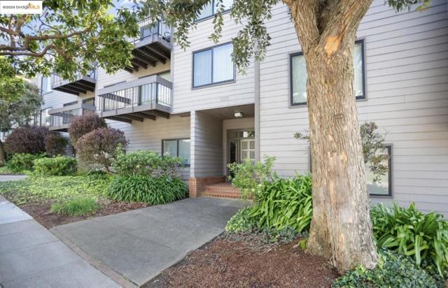 5177 Diamond Heights BLVD, San Francisco CA: https://media.crmls.org/mediaz/c6b3cd11-e8e9-401e-bd2a-d58189f3aefe.jpg