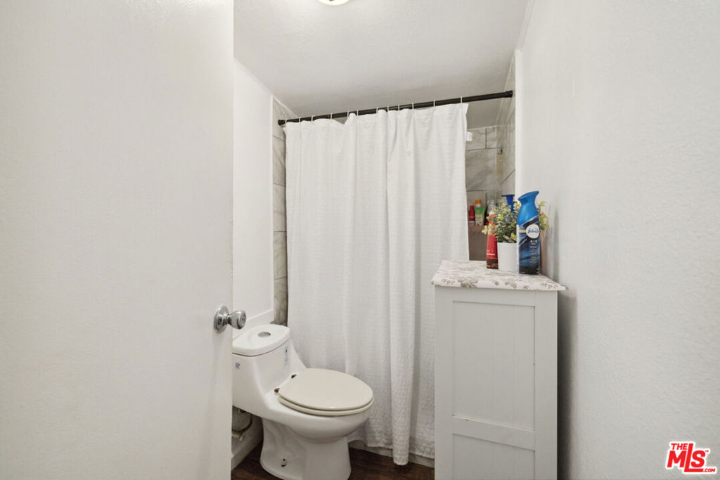 https://media.crmls.org/mediaz/c6b44360-ea38-4526-9249-a73d8712029c.jpg?preset=X-Large