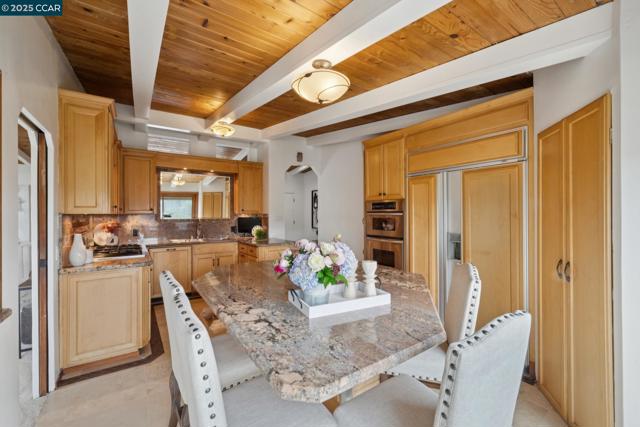 12 La Cresta Rd, Orinda CA: https://media.crmls.org/mediaz/c6b4c013-f051-4cb6-907f-e0b8cdcab9bb.jpg