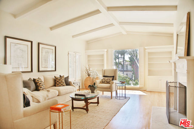 2963 Queensbury Drive, Los Angeles CA: https://media.crmls.org/mediaz/c6b554b1-1871-4e6d-ae65-a6185bf16316.jpg