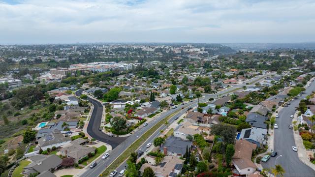 6673 Del Cerro Blvd, San Diego CA: https://media.crmls.org/mediaz/c6b5e772-077f-48c6-b463-61ca850c0774.jpg
