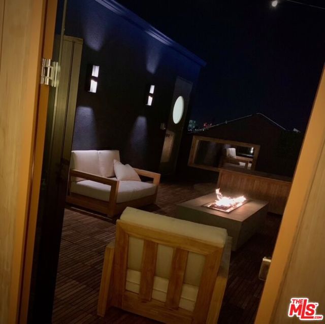 2513 Lincoln Boulevard, Venice CA: https://media.crmls.org/mediaz/c6b5ecf4-7bd9-4953-a32f-1333a210f809.jpg