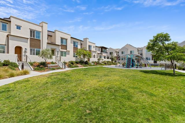 2199 Bluestone Circle, Chula Vista CA: https://media.crmls.org/mediaz/c6b60902-a060-461e-acbd-f440686b4c99.jpg