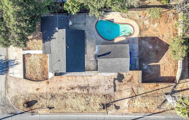 1301 Clove St, El Cajon CA: https://media.crmls.org/mediaz/c6b63f06-1ca3-4d51-9964-a2cee88de31d.jpg