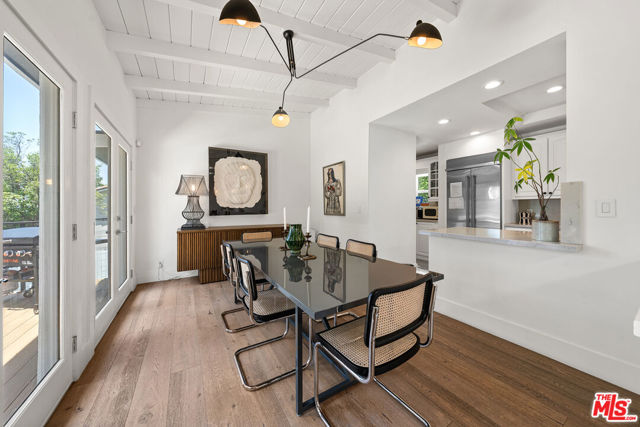 13513 Cheltenham Drive, Sherman Oaks CA: https://media.crmls.org/mediaz/c6b7f9ab-5347-44ce-833e-f8a103d08396.jpg