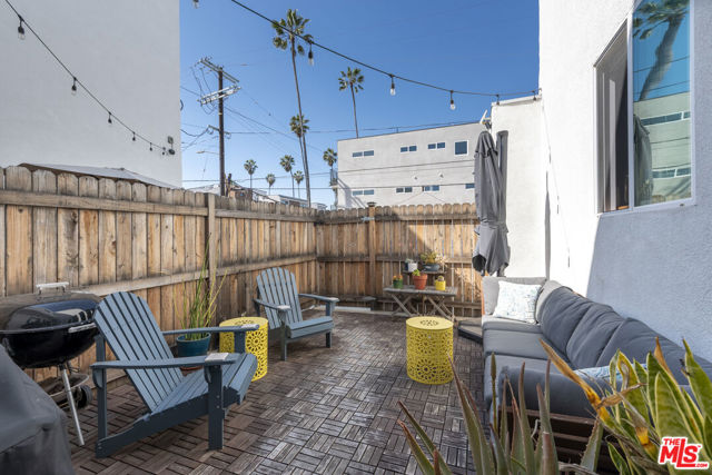 1005 N Alexandria Avenue, Los Angeles CA: https://media.crmls.org/mediaz/c6b83351-7606-4de4-b7bf-c2d3368581b1.jpg