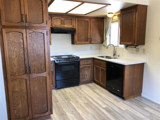 Detail Gallery Image 10 of 23 For 1341 S Juniper St #C,  Escondido,  CA 92025 - 2 Beds | 1/1 Baths